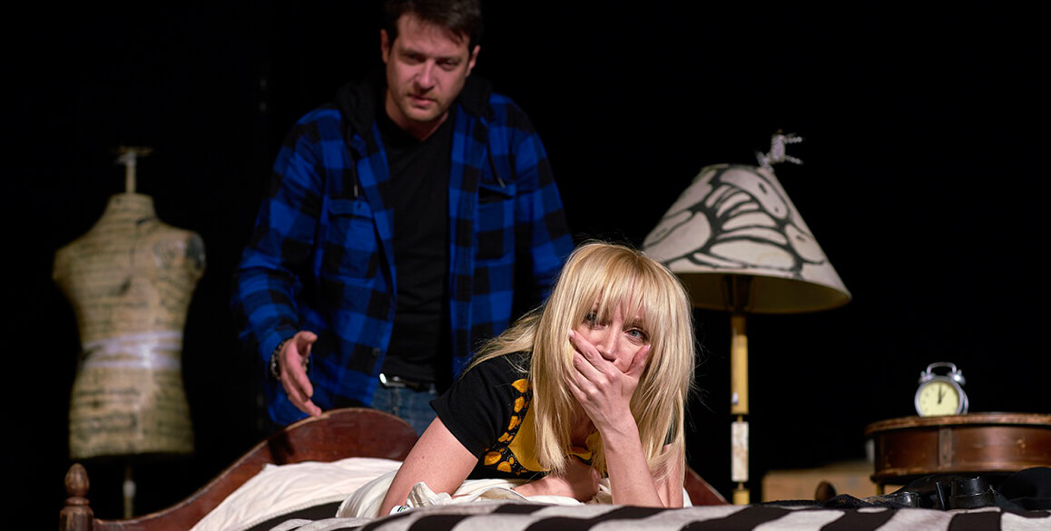 Двое на качелях